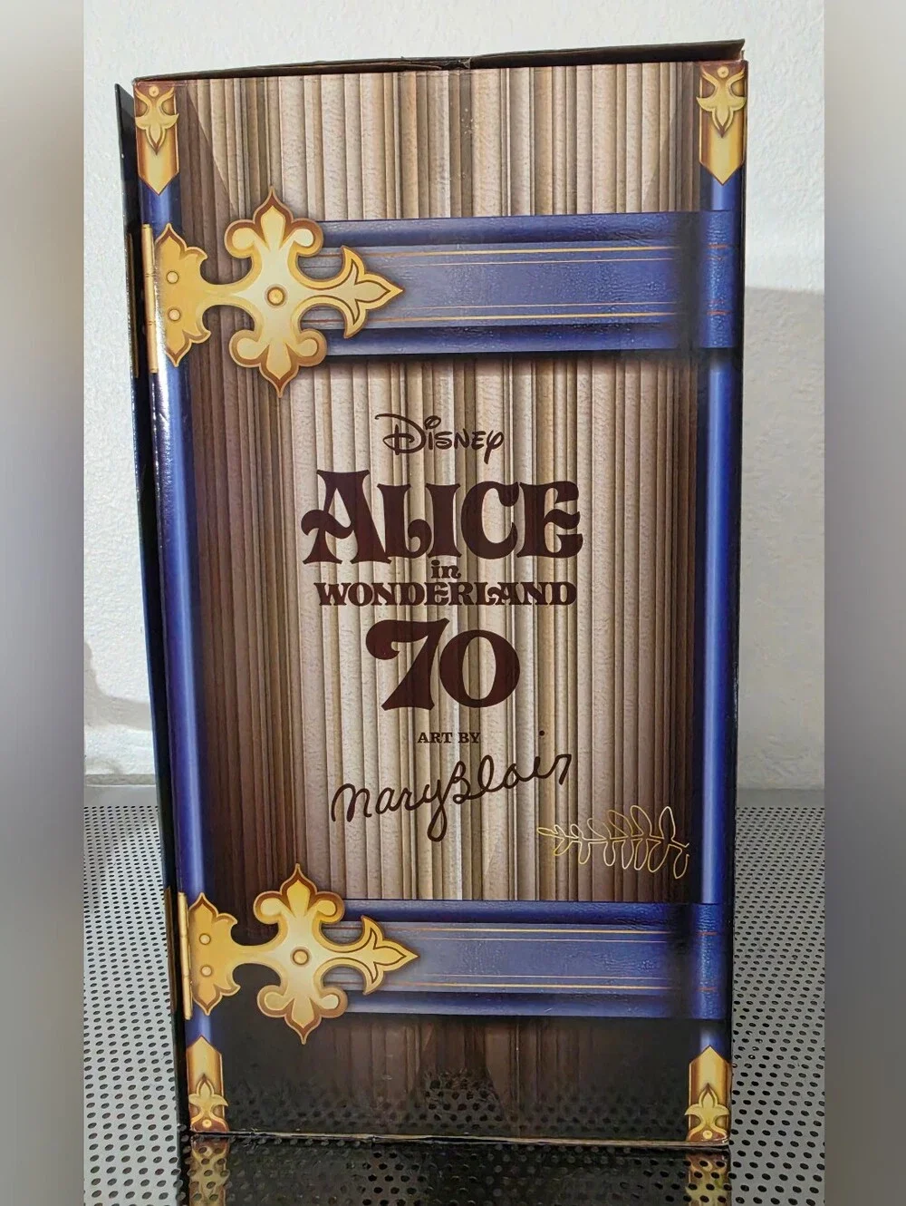 Disney Alice In Wonderland Queen of Hearts-70th Anniversary